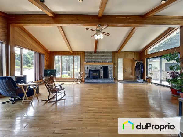 Salle familiale - 349, montée Sainte-Odile, Rimouski (Rimouski) à vendre
