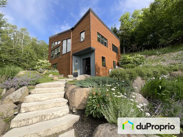 511 rue de Lucerne, Ste-Adèle for sale
