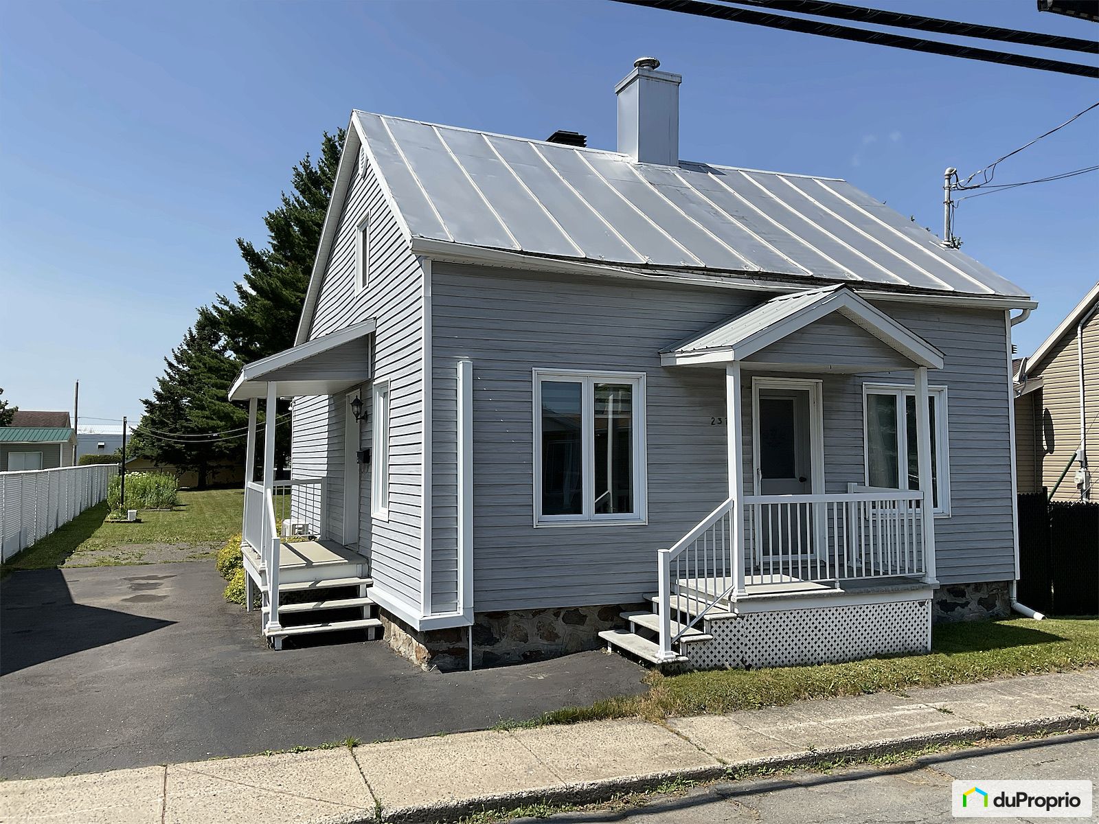 2373 Avenue St Germain — photo 1
