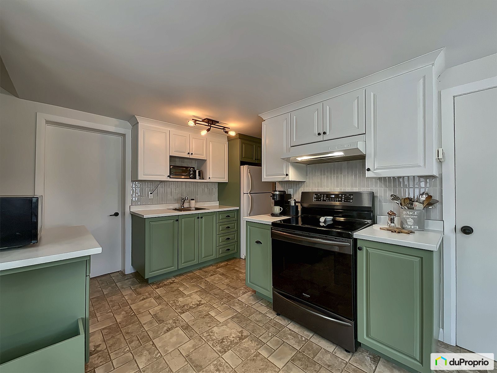2373 Avenue St Germain — photo 2