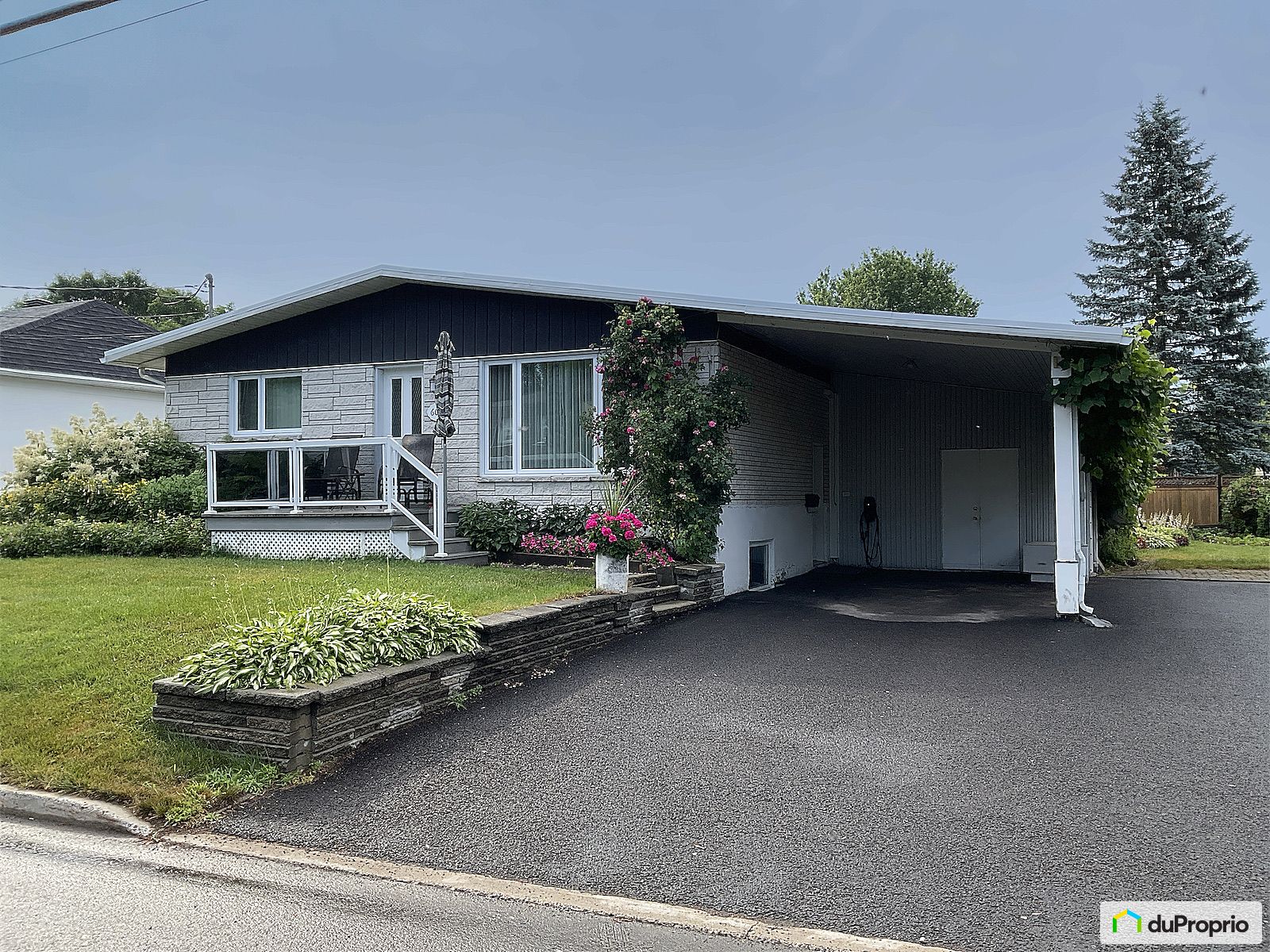 6049 Avenue Des Belles Amours — photo 1