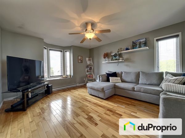 Salon - 354, rue Savoie, Ste-Marie à vendre