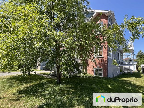 1760, rue Blanchard, St-Hyacinthe à vendre