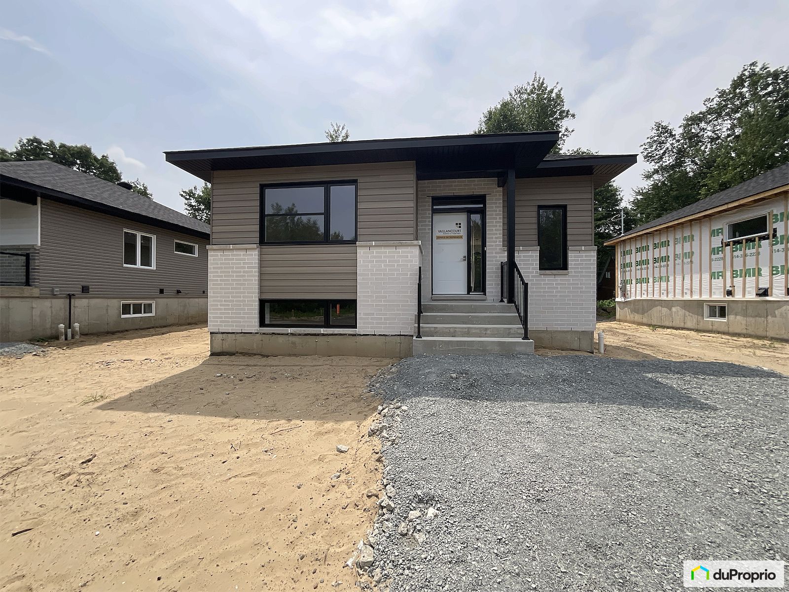 2090 Rue Des Algonquins — photo 1