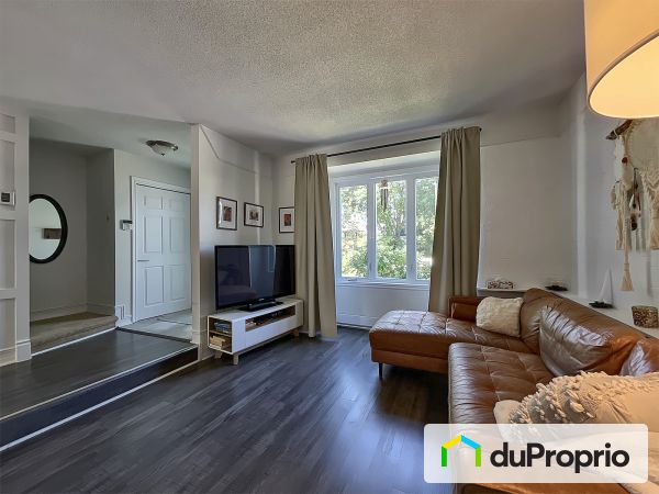Salon - 32, rue Scullion, Gatineau (Buckingham) à vendre