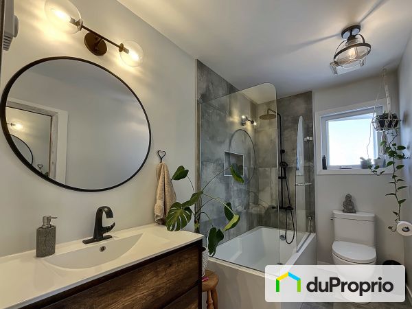 Bathroom - 32 rue Scullion, Gatineau (Buckingham) for sale