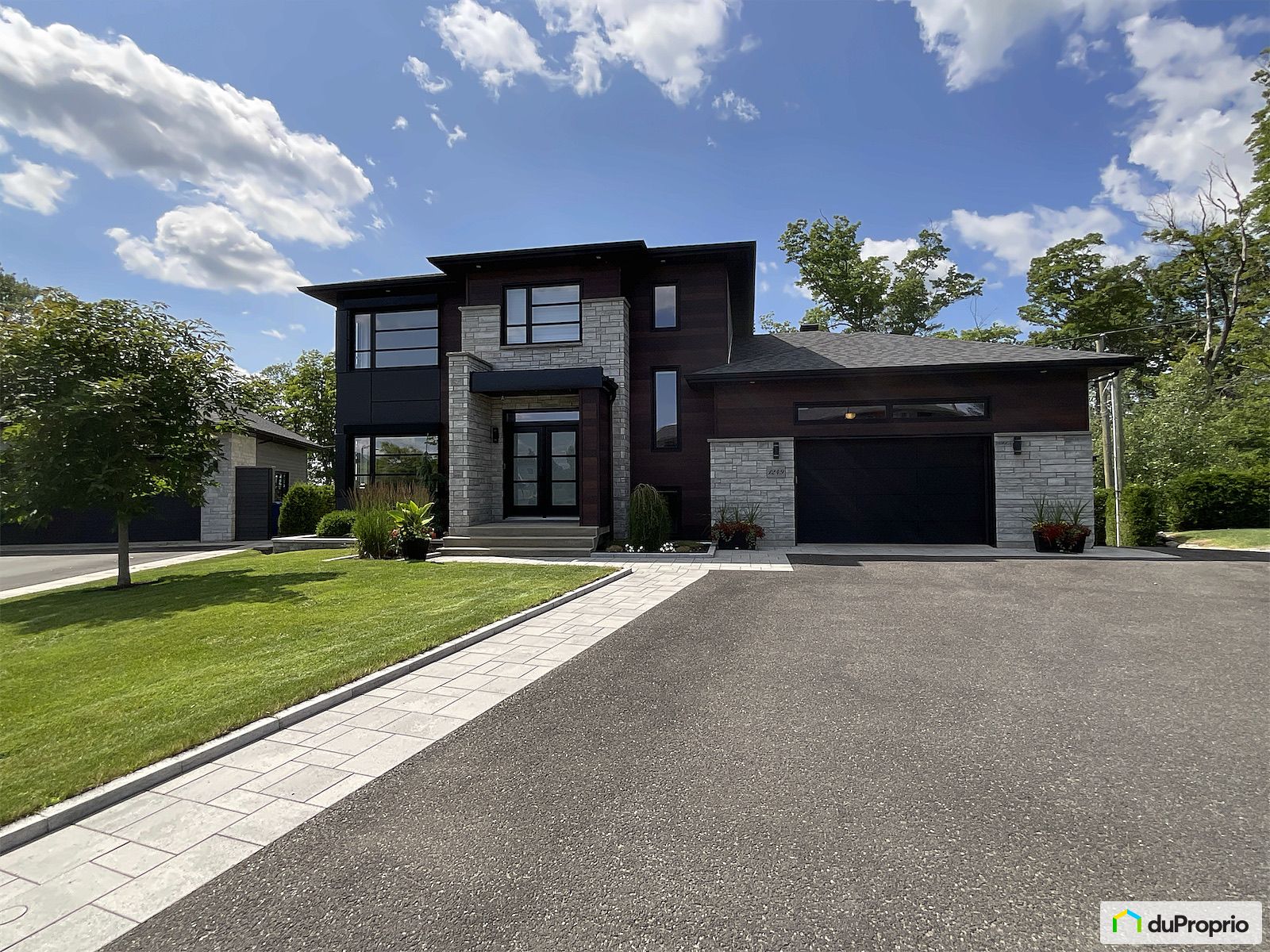 1249 Avenue Des Mille Feuilles — photo 1