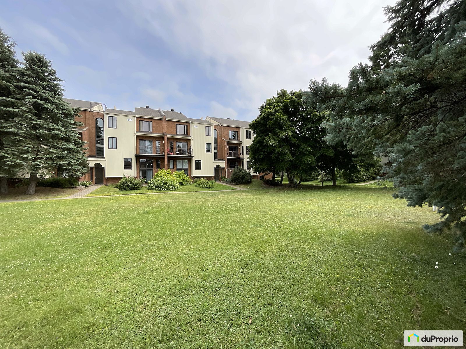 209 320 Du Bosquet — photo 1