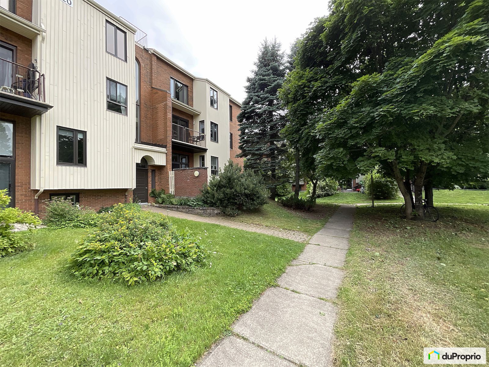 209 320 Du Bosquet — photo 2