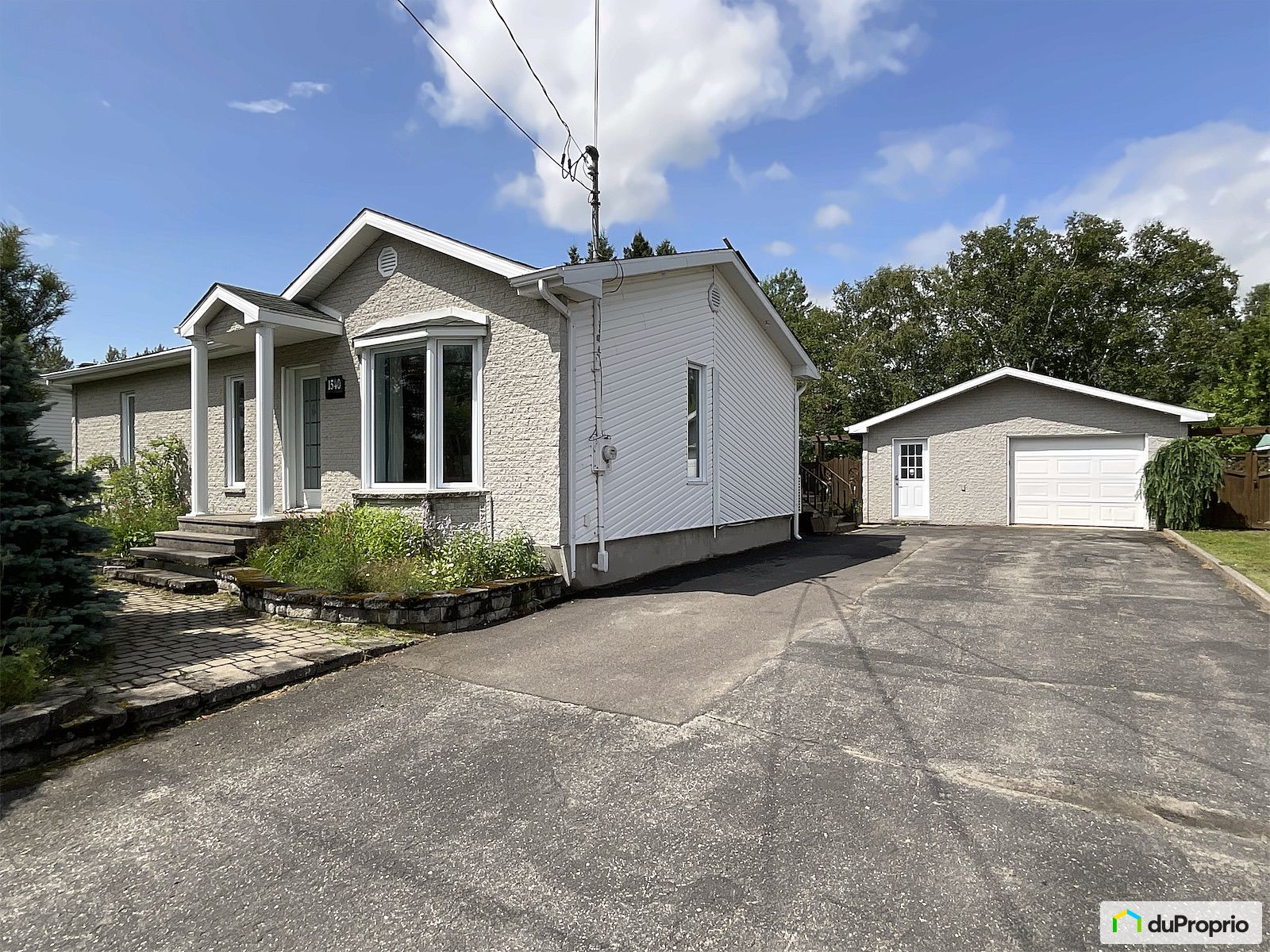 1540 Boulevard Auger Est — photo 2