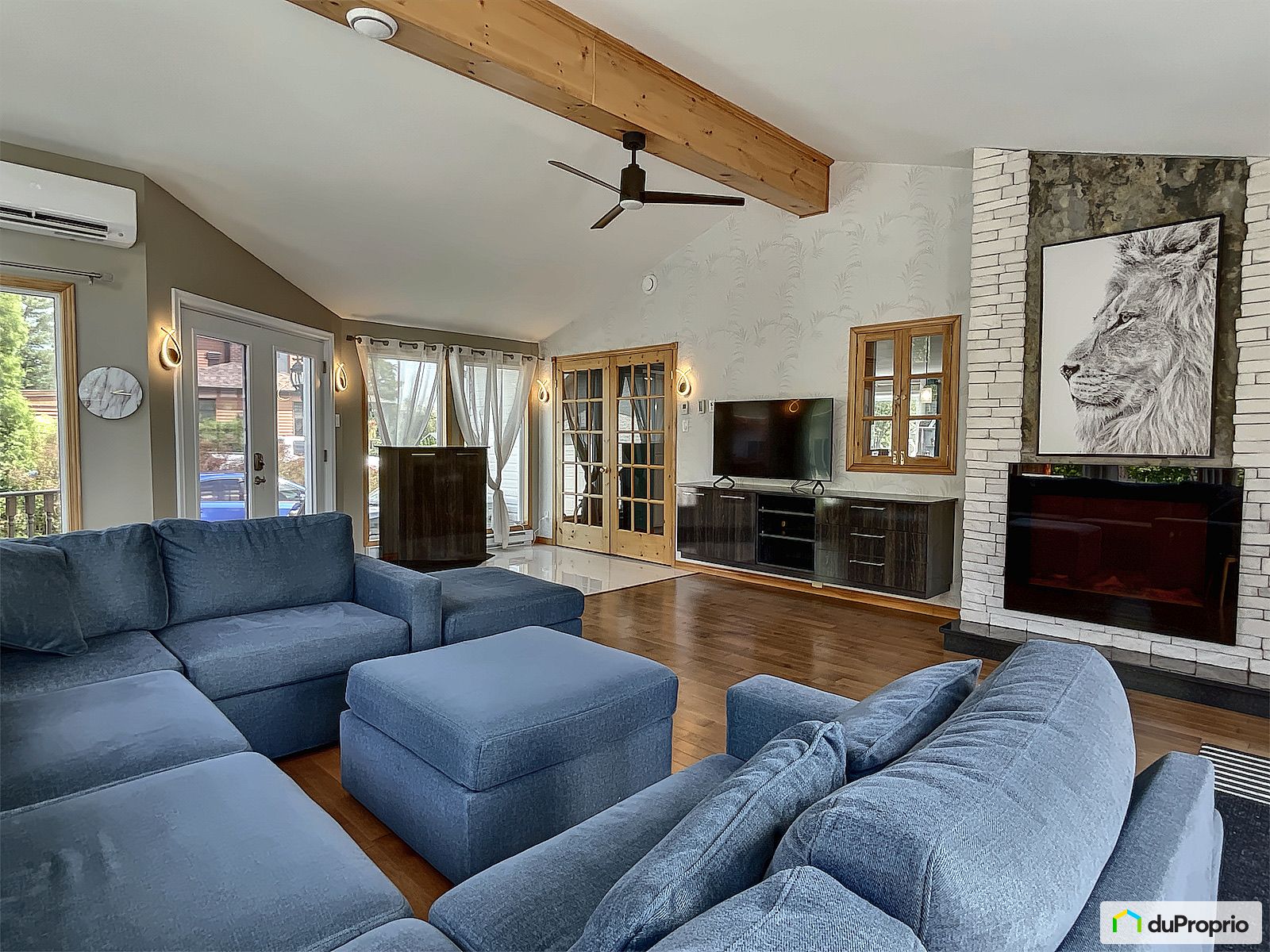 1540 Boulevard Auger Est — photo 1