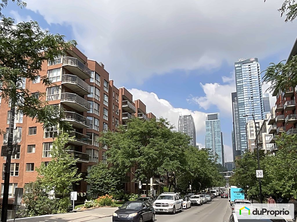 310 500 Rue De La Montagne — photo 1