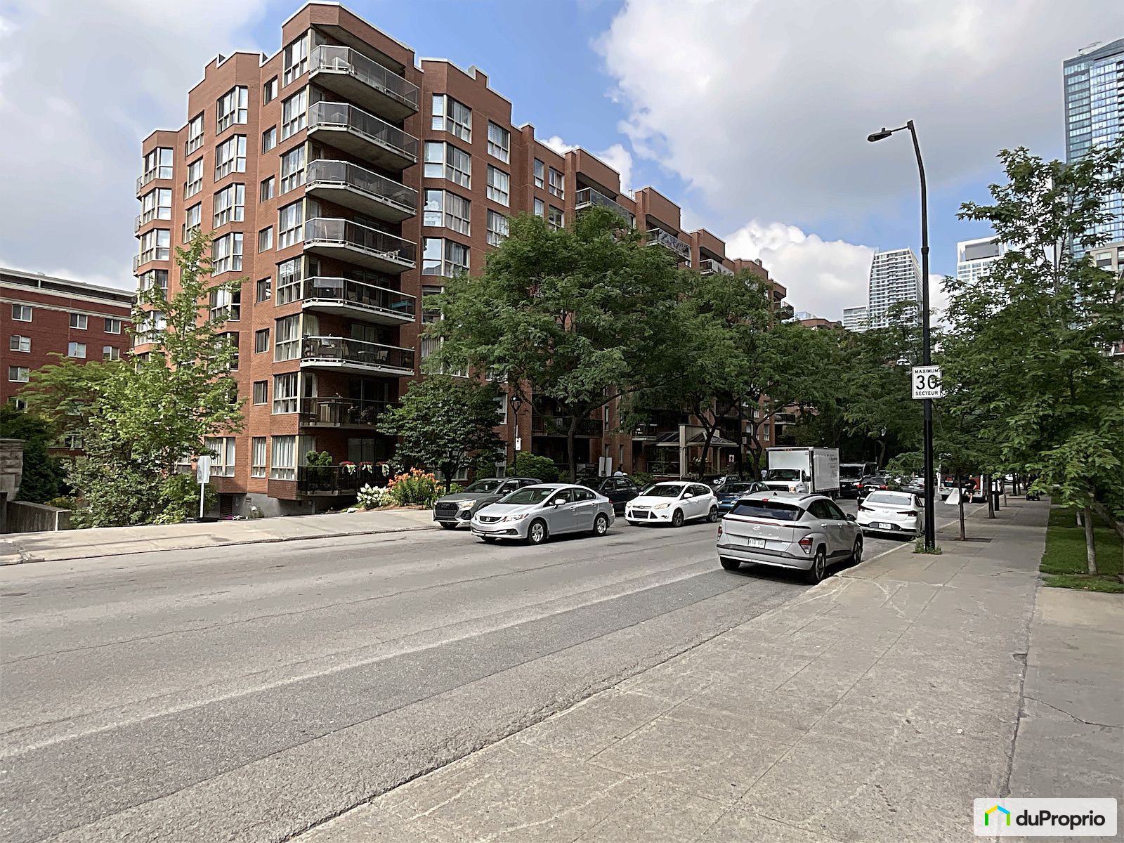310 500 Rue De La Montagne — photo 3