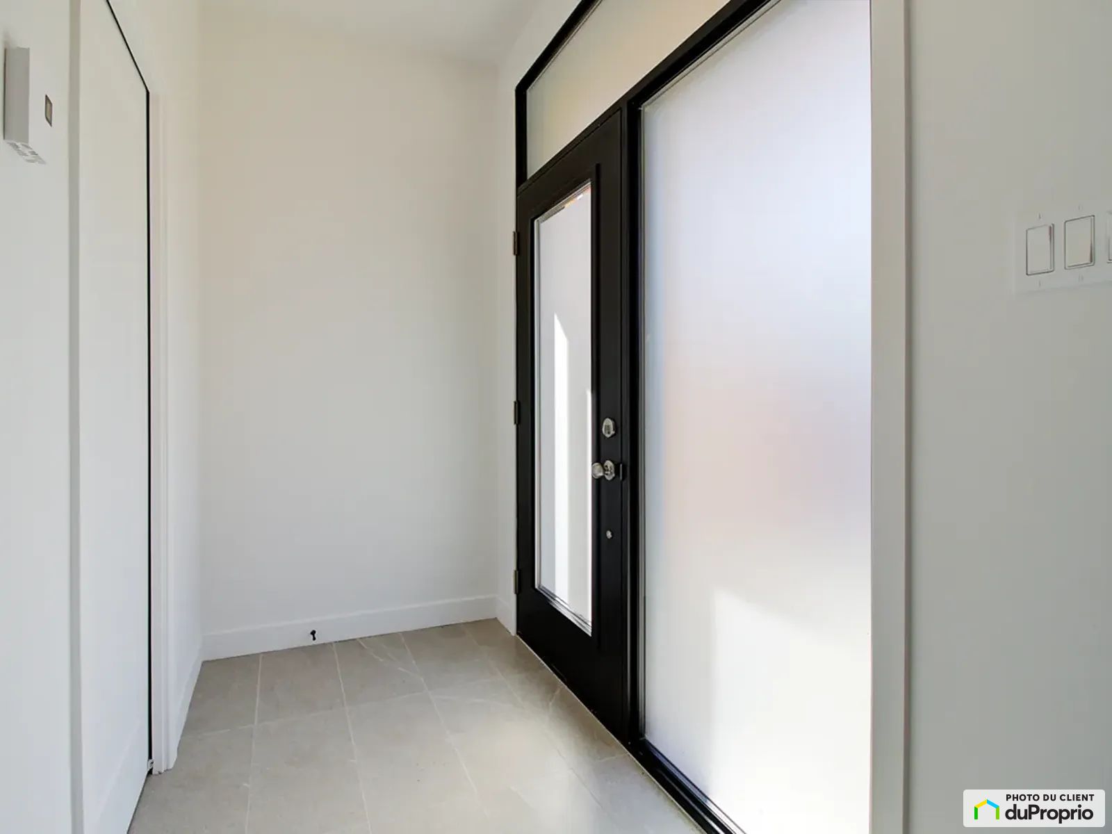 1051 Francois Xavier Bureau — photo 2