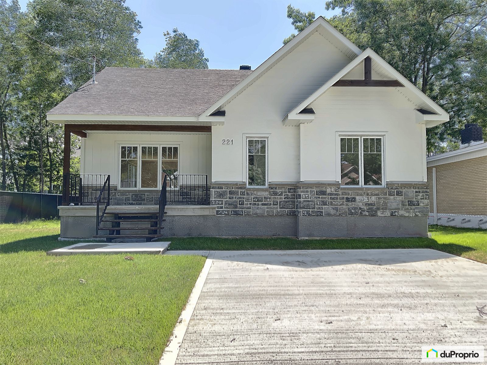 221 Rue Poliquin — photo 1