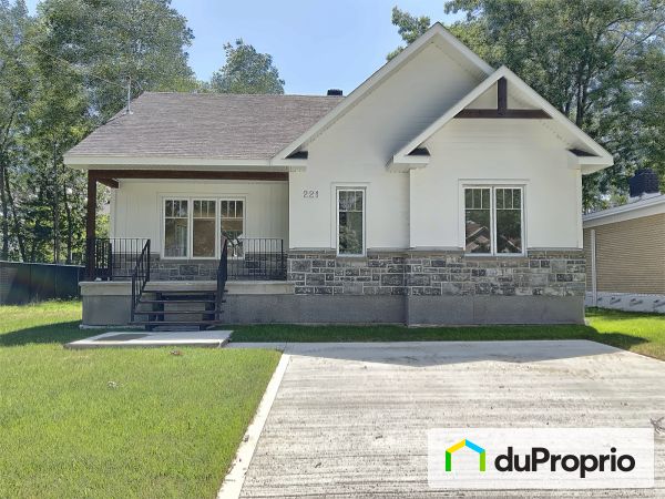 221 rue Poliquin, Lavaltrie for sale
