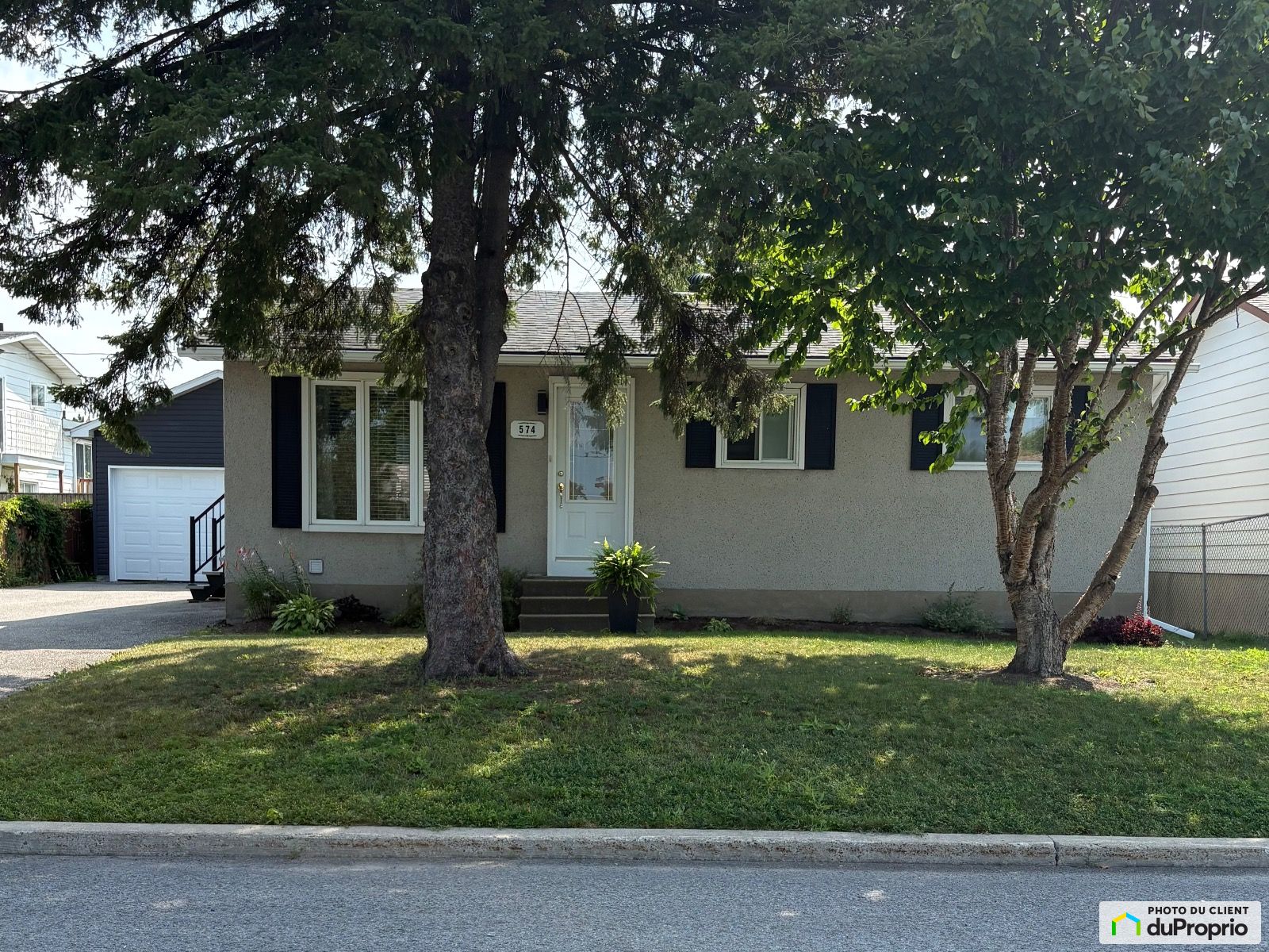 574 Rue Hurd — photo 1