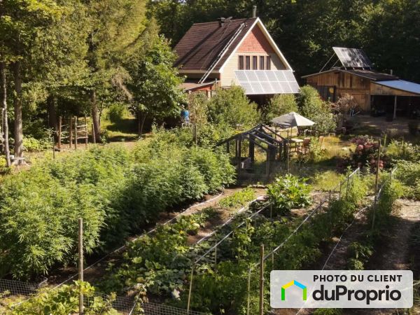 11, ch du Lac-la-Rouge, Lac-des-Plages à vendre