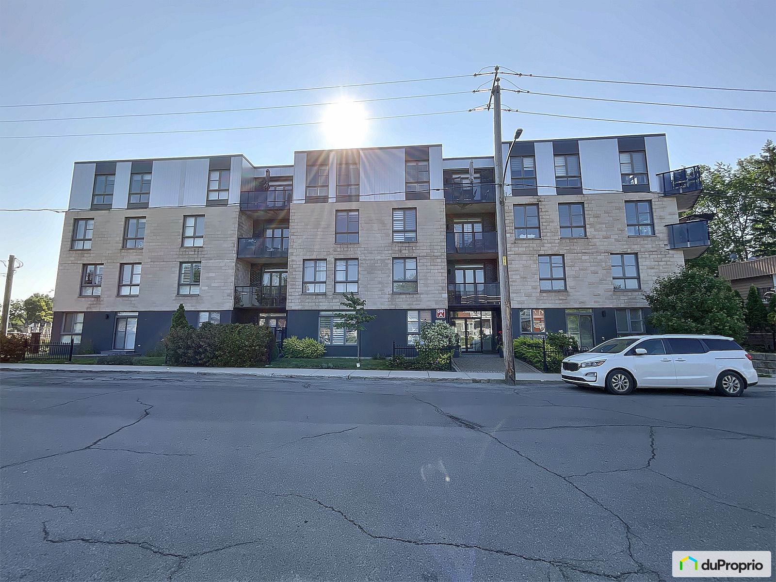 303 575 Montee Masson — photo 1