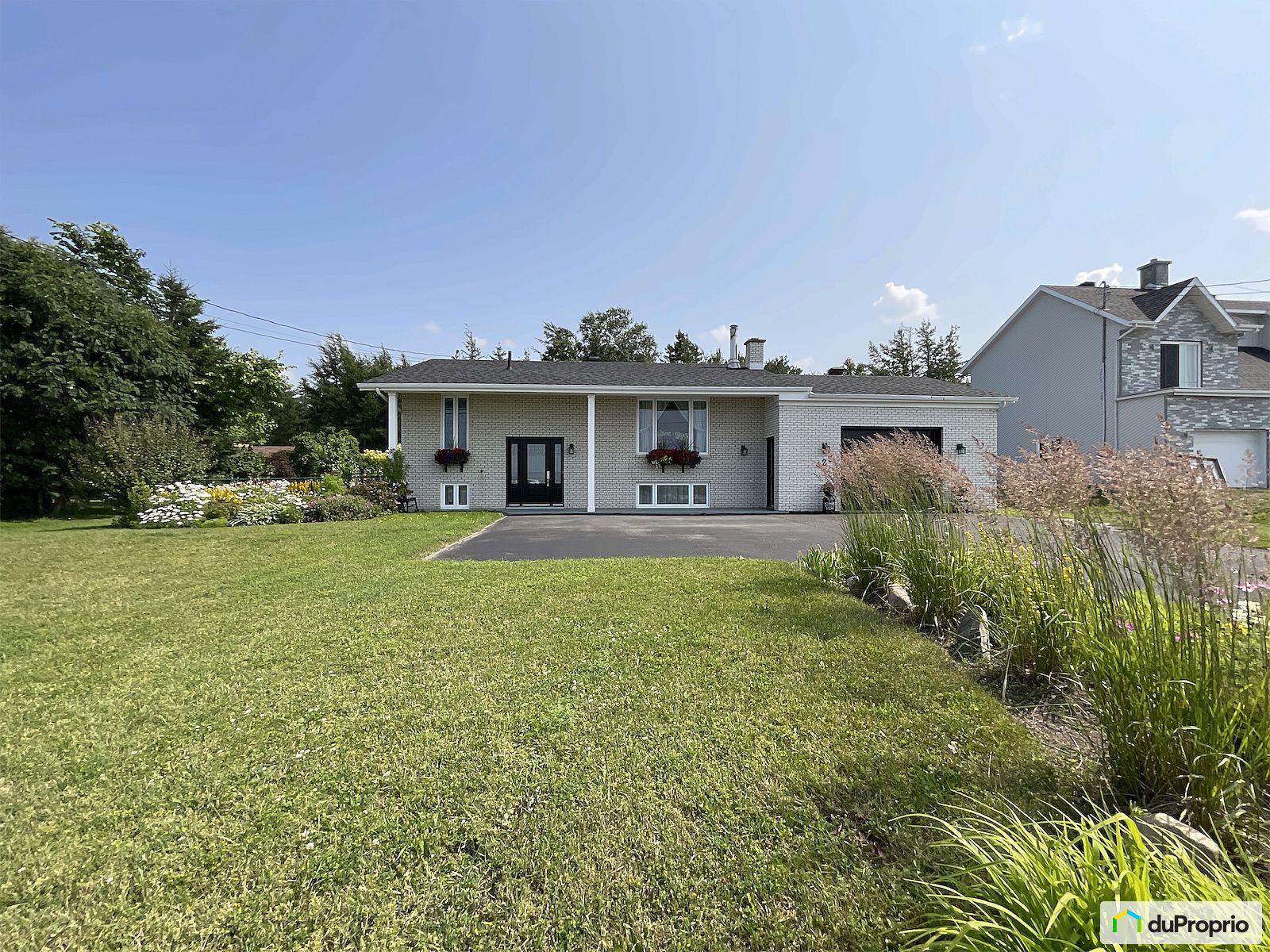 425 Boulevard Sainte Anne — photo 1