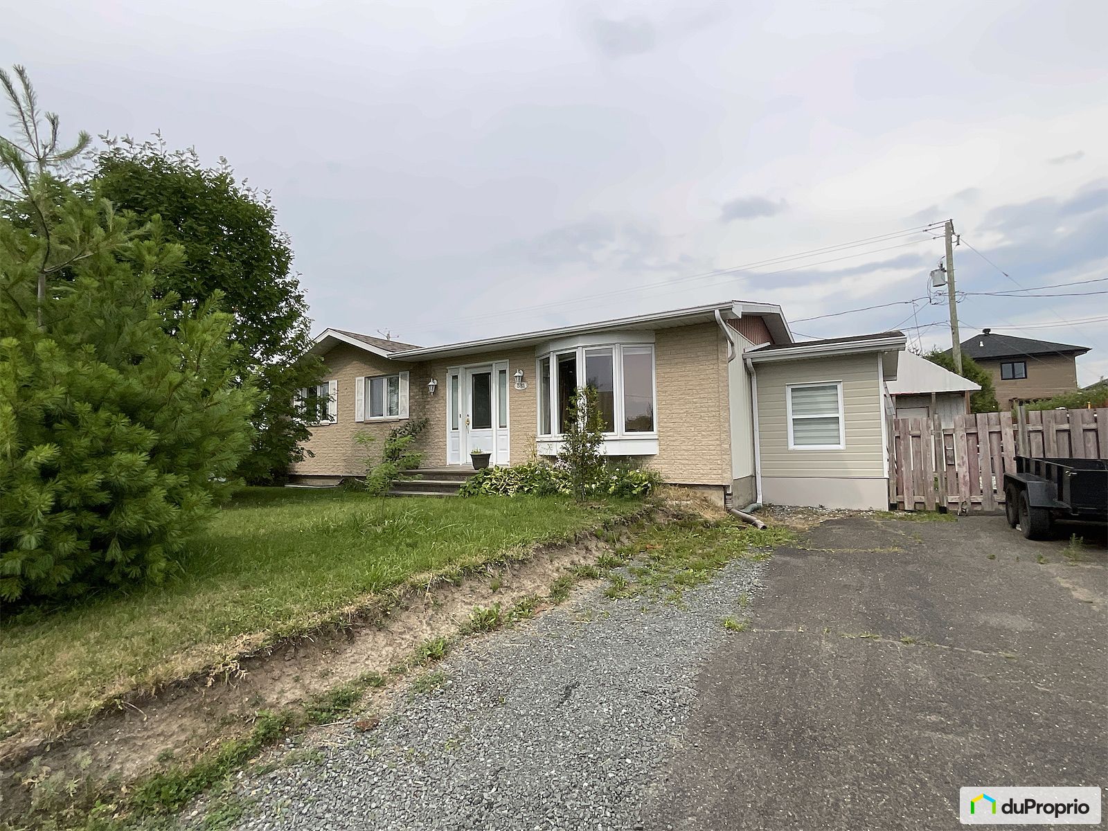 881 Rue Robertson — photo 1