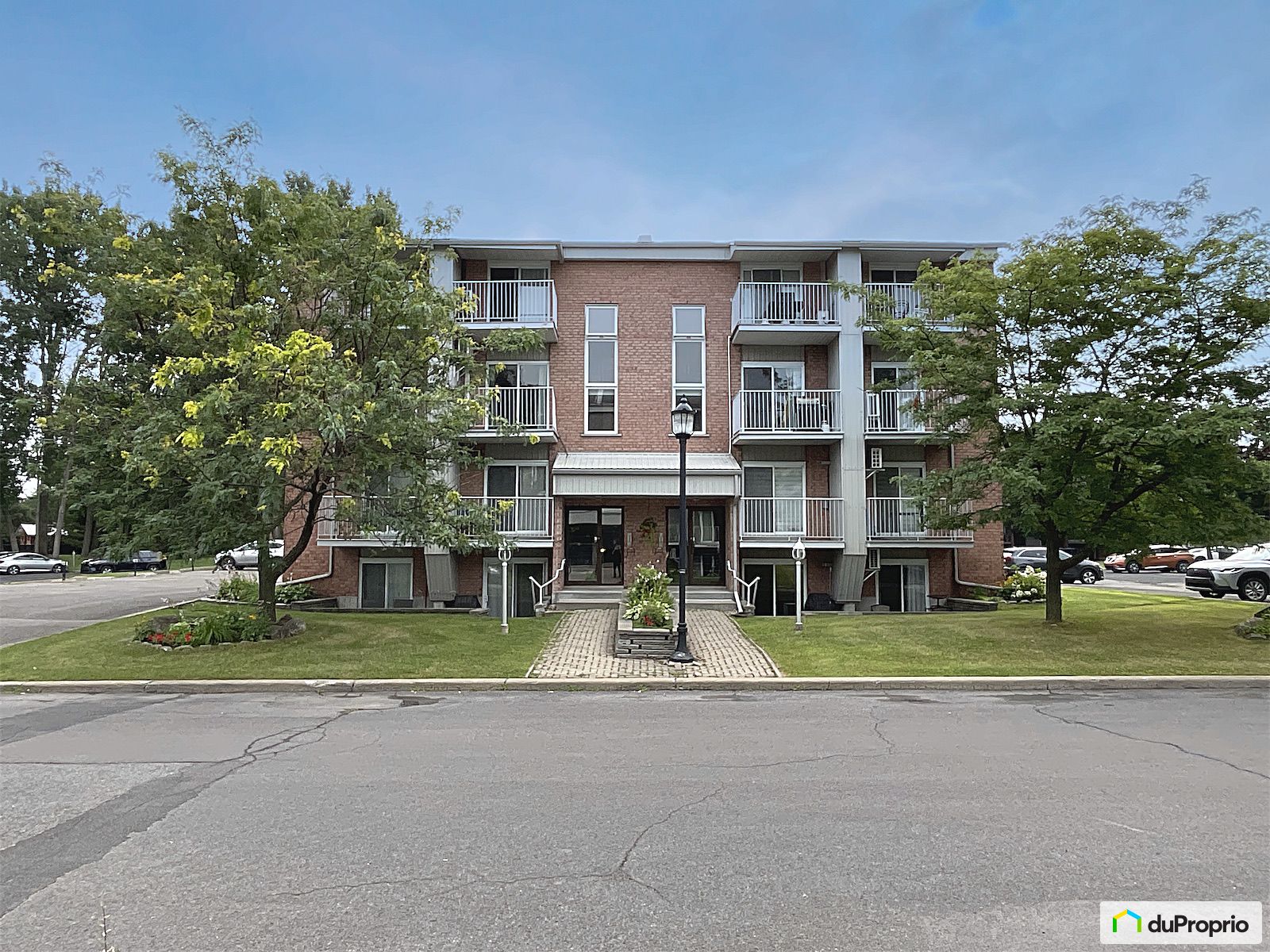 302 75 Rue Beausejour — photo 1