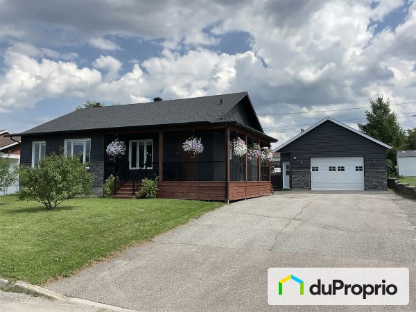 39, rue des Lilas, Métabetchouan-Lac-à-la-Croix à vendre