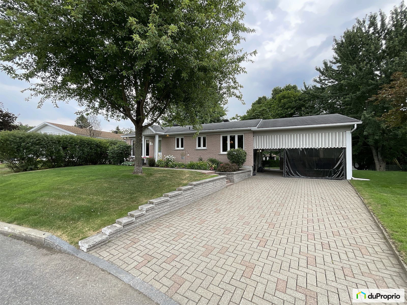 189 Place Philippe Richard — photo 2