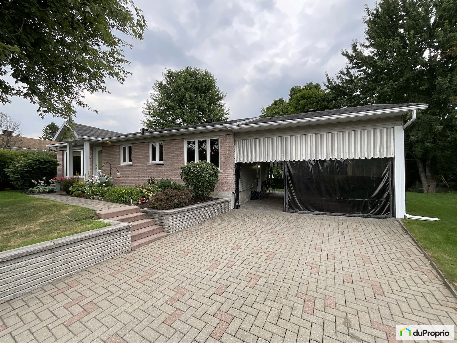 189 Place Philippe Richard — photo 3