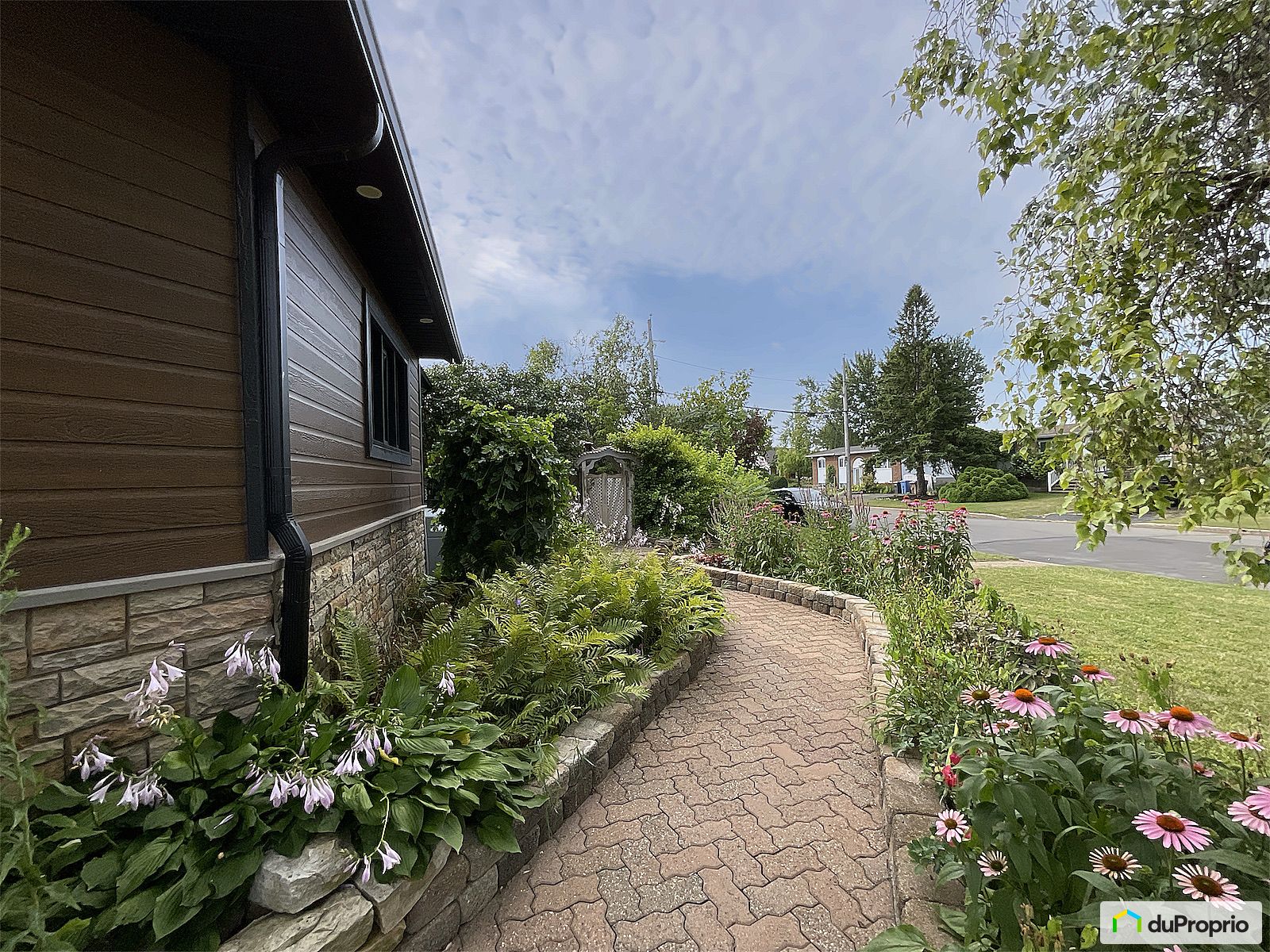 609 Rue Salomon — photo 2