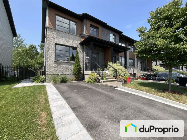 Front Yard - 114 rue Rabelais, St-Constant for sale