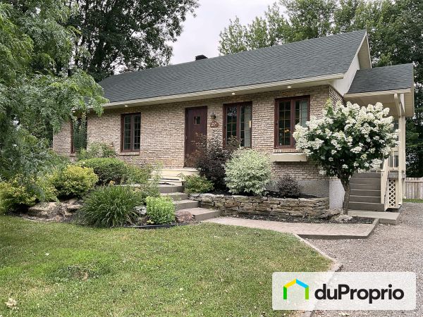 27 rue des Aigles, Drummondville (St-Nicéphore) for sale