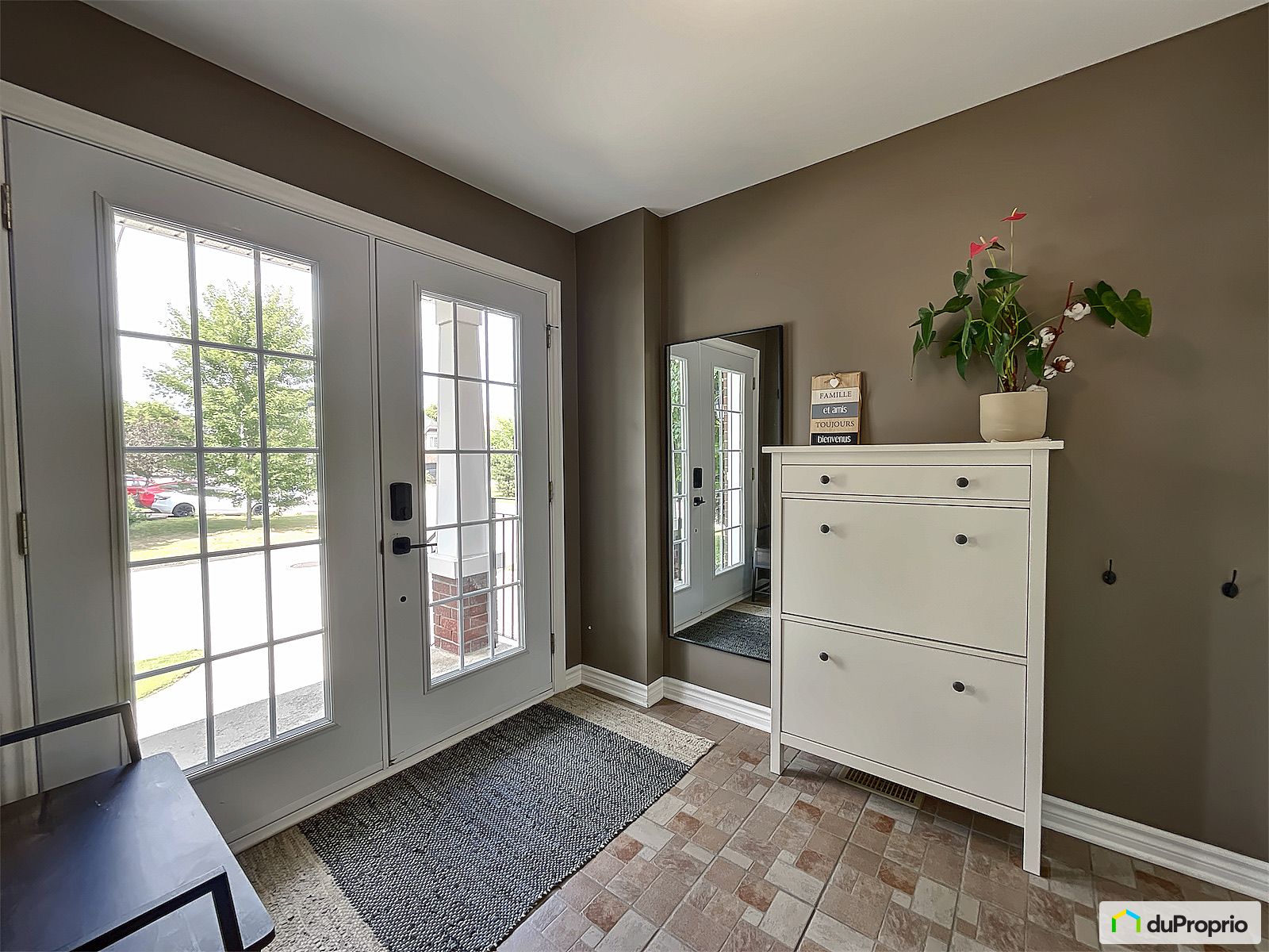 2584 Rue De La Caille — photo 2