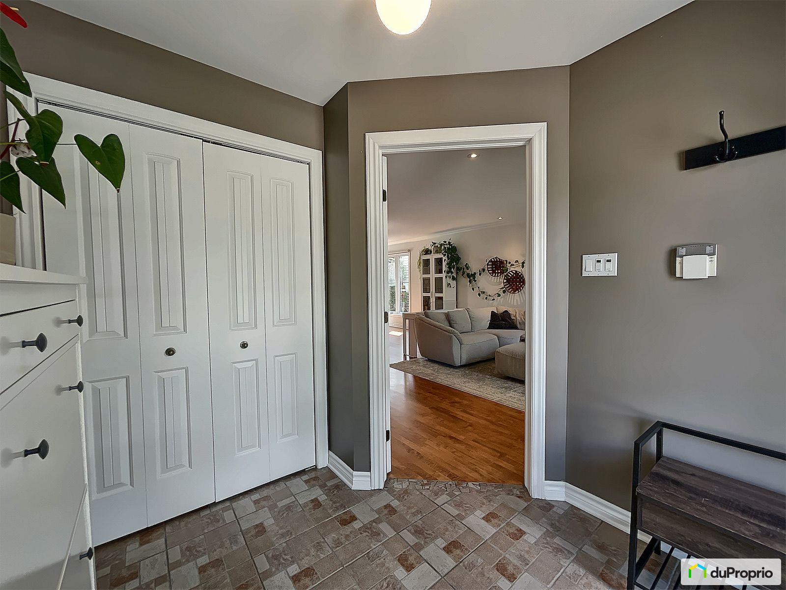 2584 Rue De La Caille — photo 3