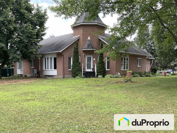 9 rue Charles-Auguste-Majeau, St-Charles-Borromée for sale