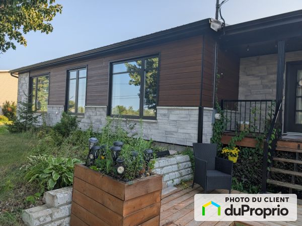 140, rue Principale, St-Pierre-De-La-Riviere-Du-Sud à vendre