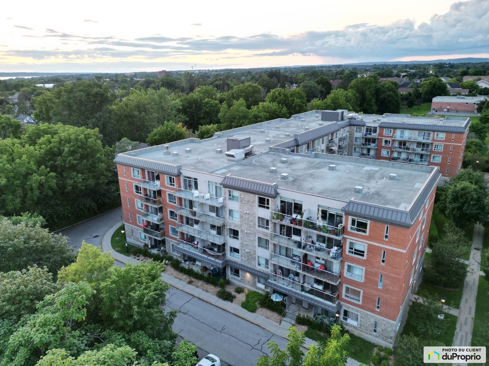 228 345 Boulevard Wilfrid Lavi — photo 1