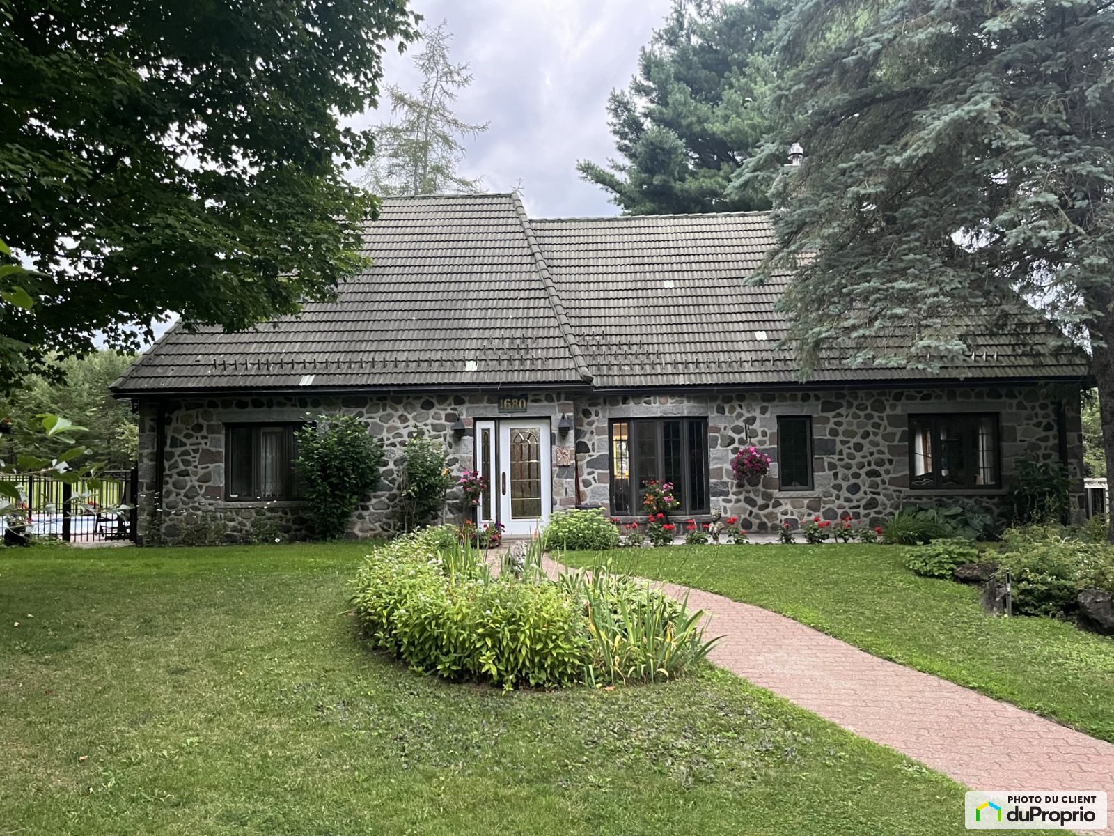 1680 Chemin Beattie — photo 1