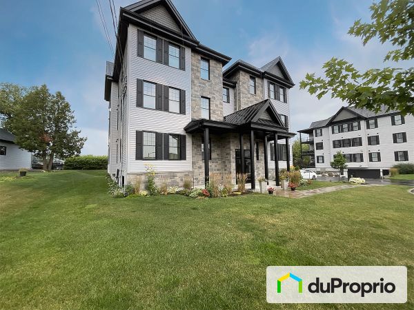 102-215, rue de l'Aigle, Bromont à vendre