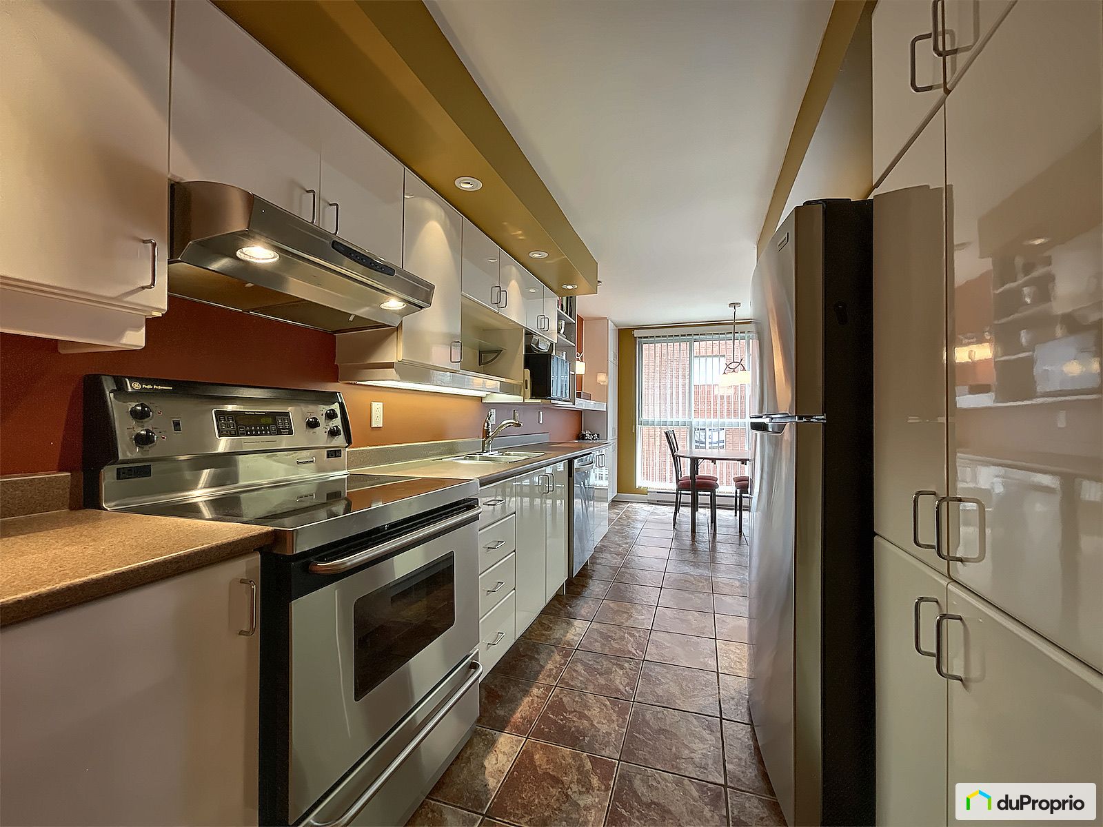 310 500 Rue De La Montagne — photo 2