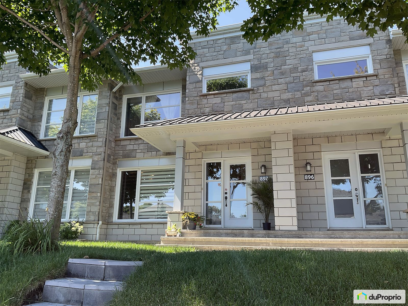 898 Rue Des Zircons — photo 1