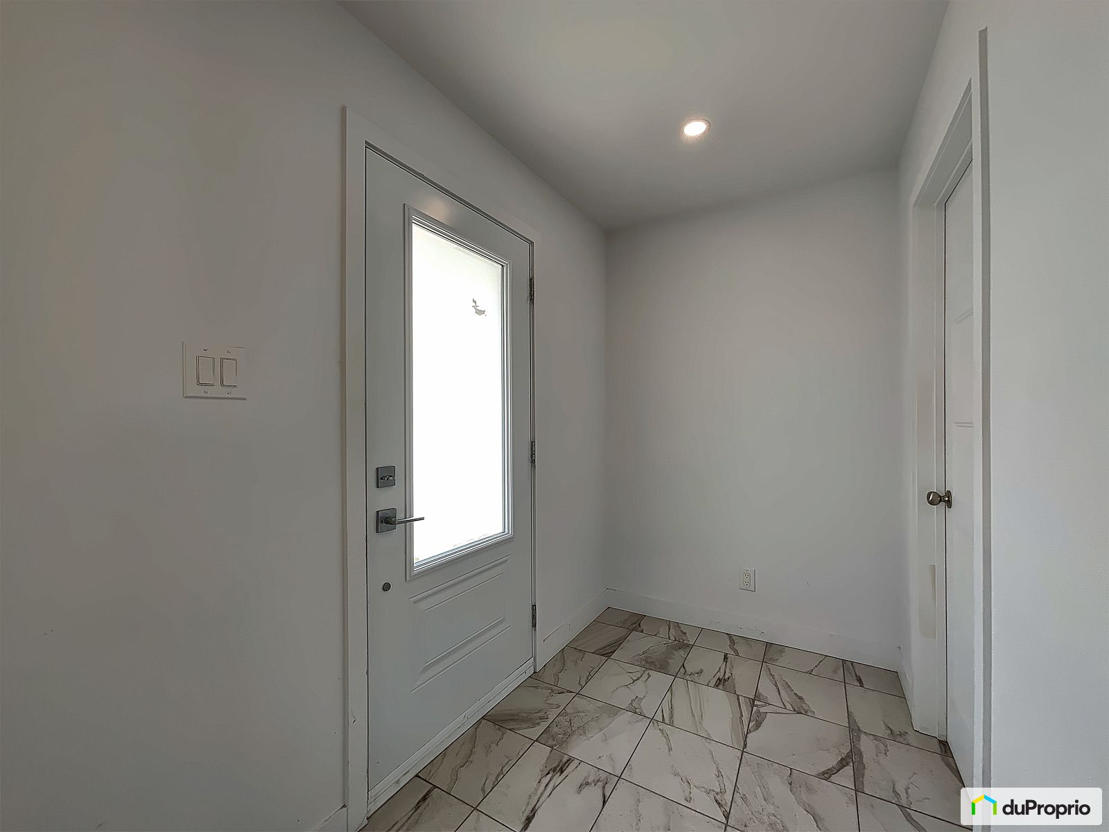 2564A 2564B Boulevard Mercure — photo 3