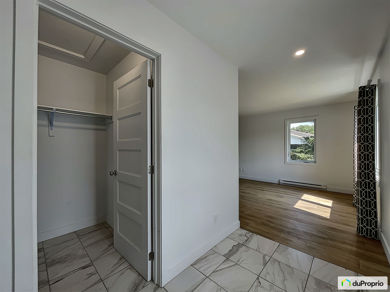 2564A 2564B Boulevard Mercure — photo 2