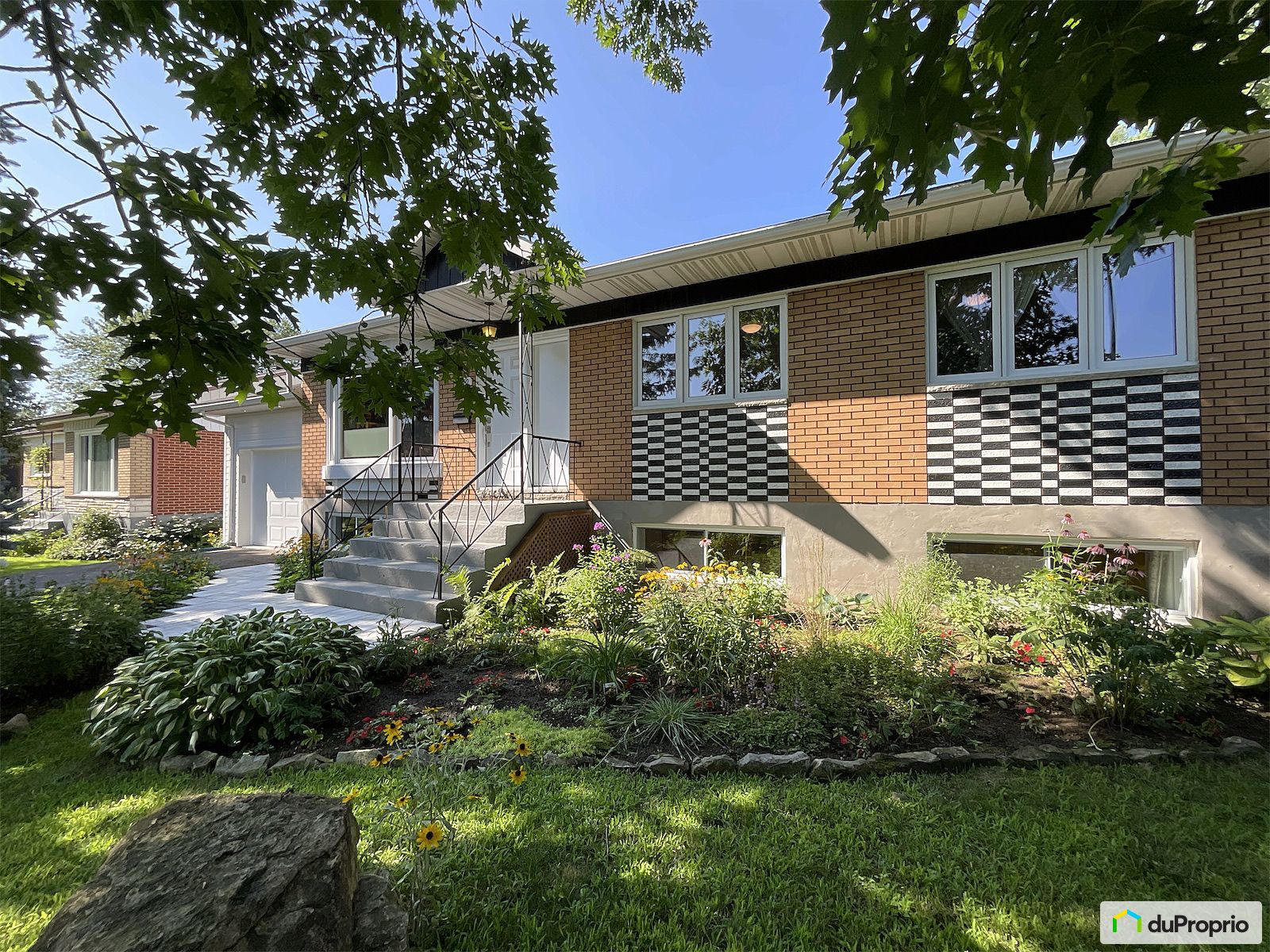260 21E Avenue — photo 1