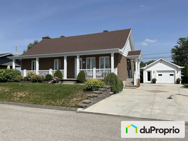 596, rue Tremblay, Hébertville à vendre