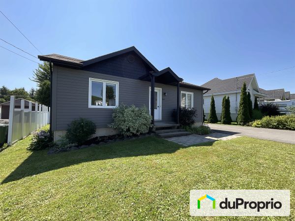 104 rue des Cèdres, Waterloo for sale