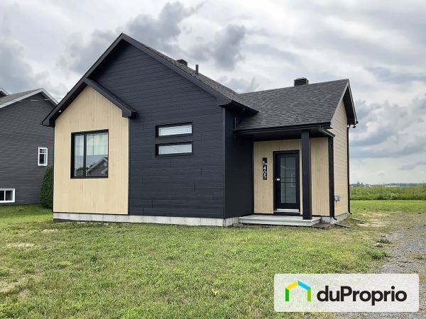 405 rue Arseneault, St-Celestin for sale