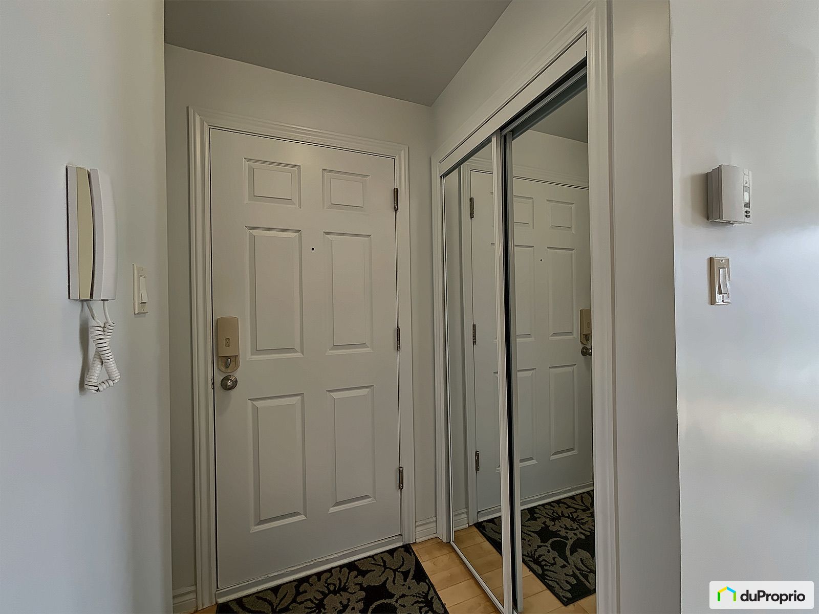 3 3731 Rue Everett — photo 2