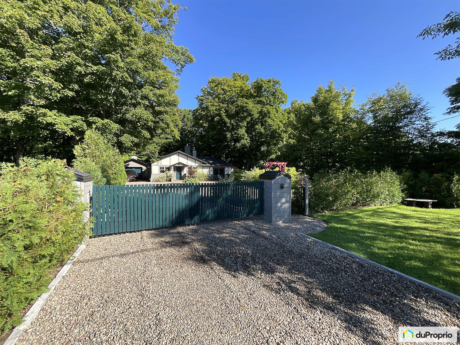 3241 Chemin Royal — photo 1