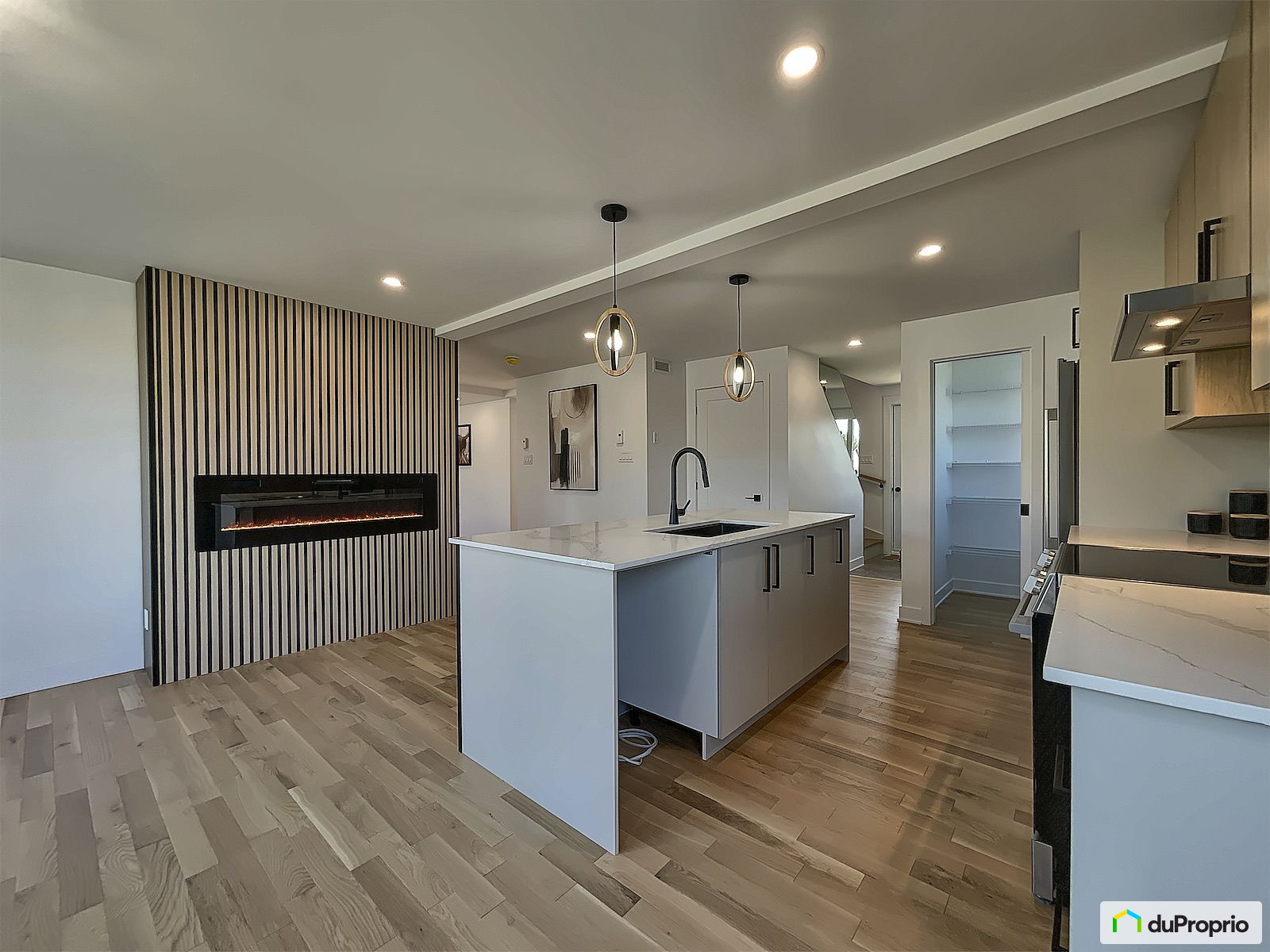 641 Rue Jette — photo 2
